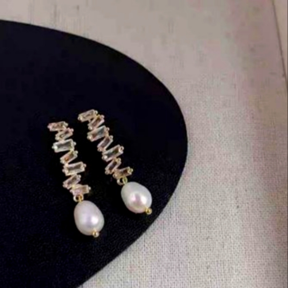 Freshwater pearl earrings